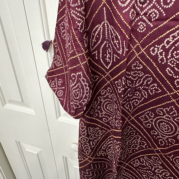 SALE‼️Elegant Maroon Patterned Women's long Tunic. - Picture 6 of 10